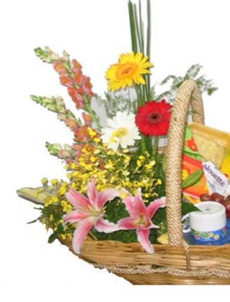 Cesta de Café da Manhã com Flores Mistas Marília - imagem 2