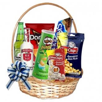 Cesta com Salgados Cerveja e Smirnoff